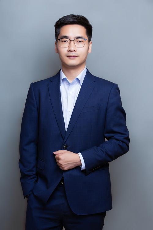 罗永春 视觉与舞美负责人